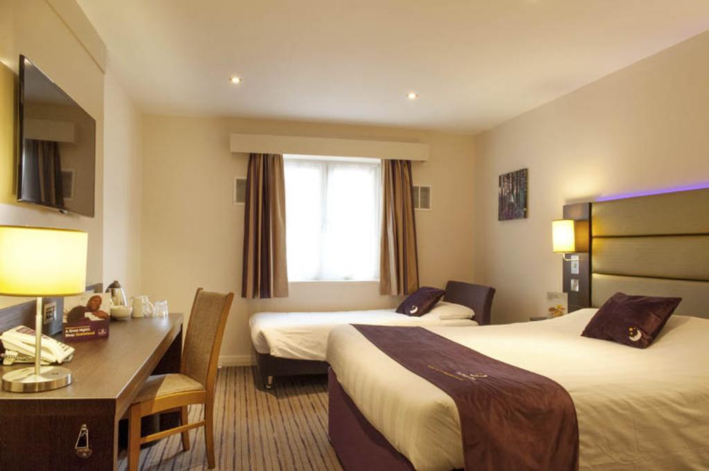 Premier Inn London Kingston Upon Thames Eksteriør billede