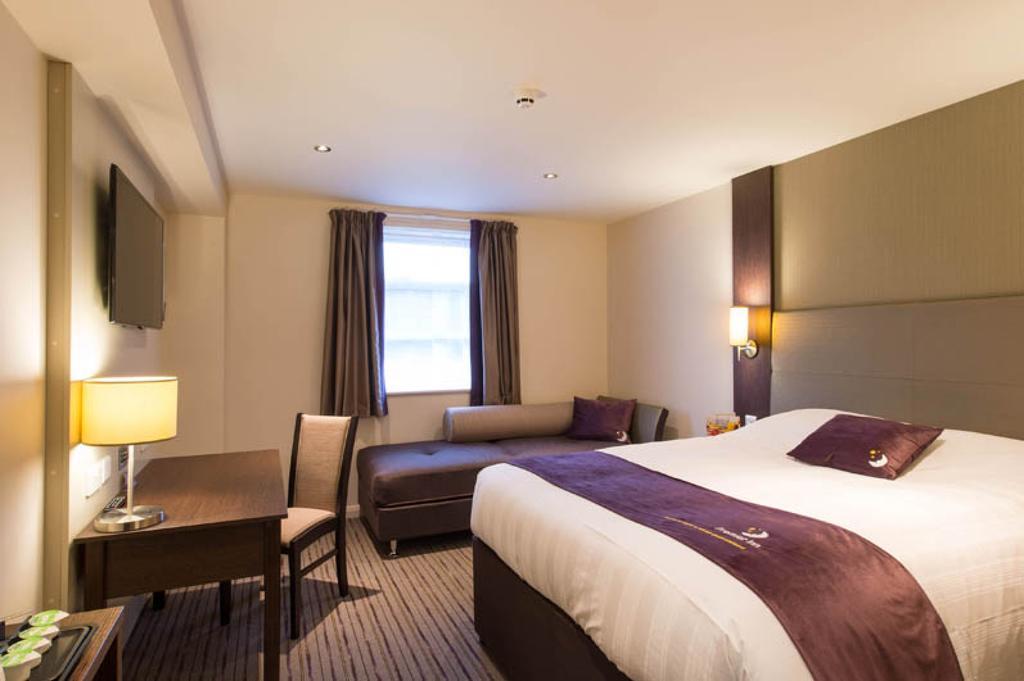 Premier Inn London Kingston Upon Thames Eksteriør billede
